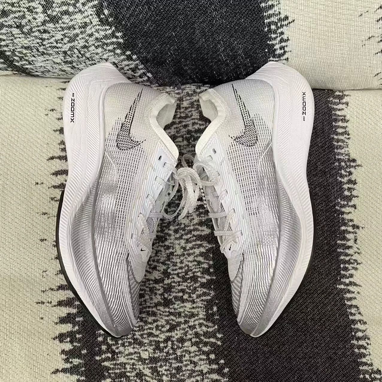 Nike Nike ZOOM White Lowtop Sneakers 5.5 Men Size US 5.5 / EU 38 - 5 Thumbnail