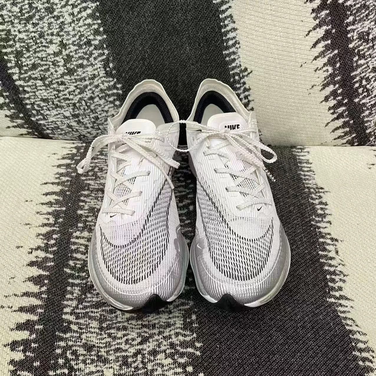 Nike Nike ZOOM White Lowtop Sneakers 5.5 Men Size US 5.5 / EU 38 - 2 Thumbnail