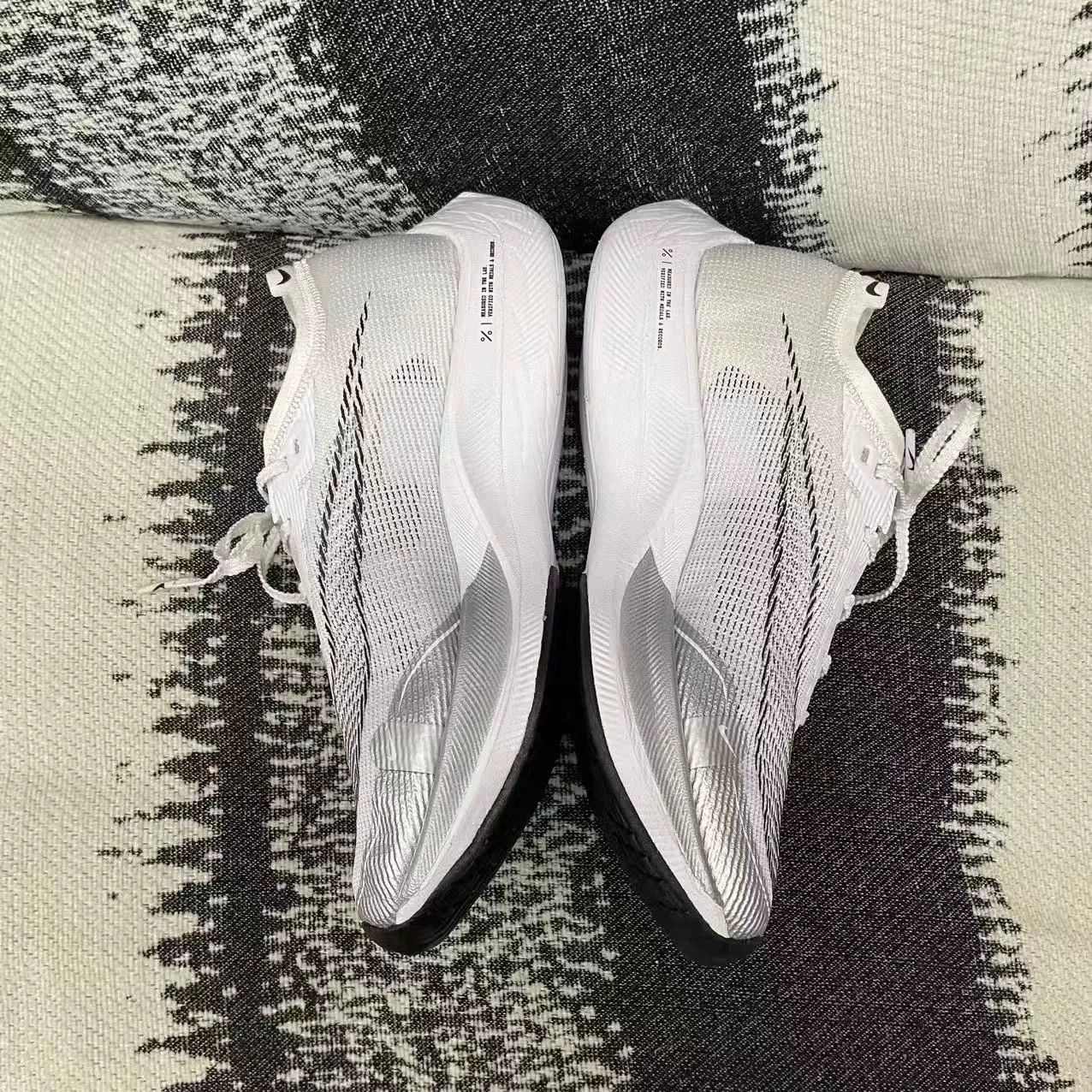 Nike Nike ZOOM White Lowtop Sneakers 5.5 Men Size US 5.5 / EU 38 - 4 Thumbnail