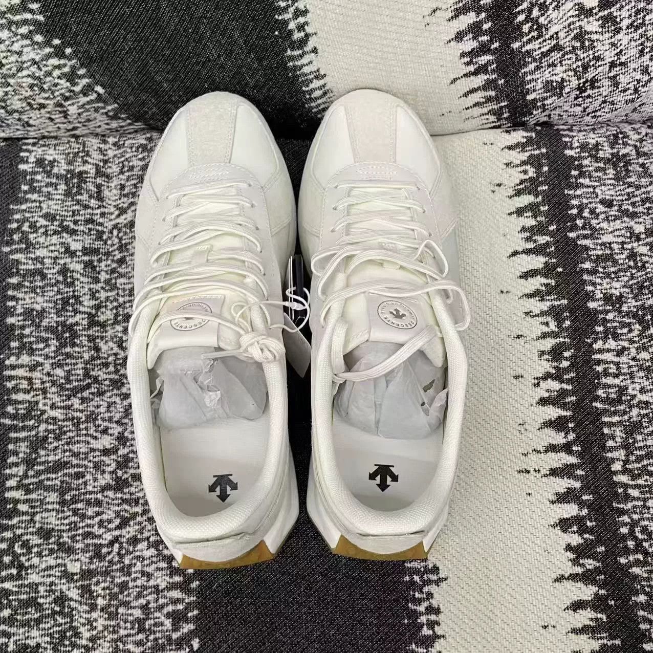 Descente Descente Training White Lowtop Sneakers 12 Men Size US 12 / EU 45 - 6 Thumbnail