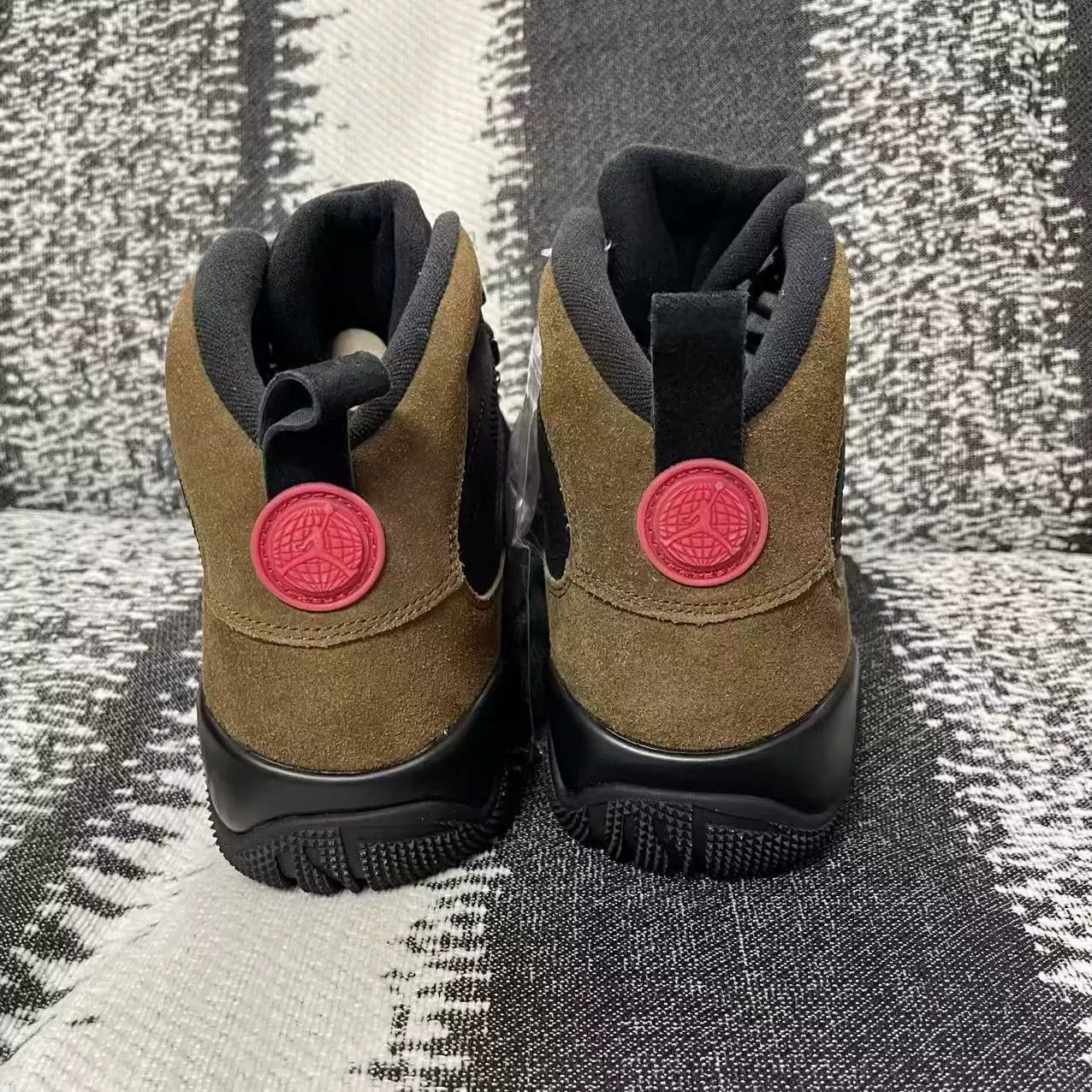 Jordan Brand Jordan Brand Retro Green Lowtop Sneakers 9.5 Men Size US 9.5 / EU 42-43 - 5 Thumbnail