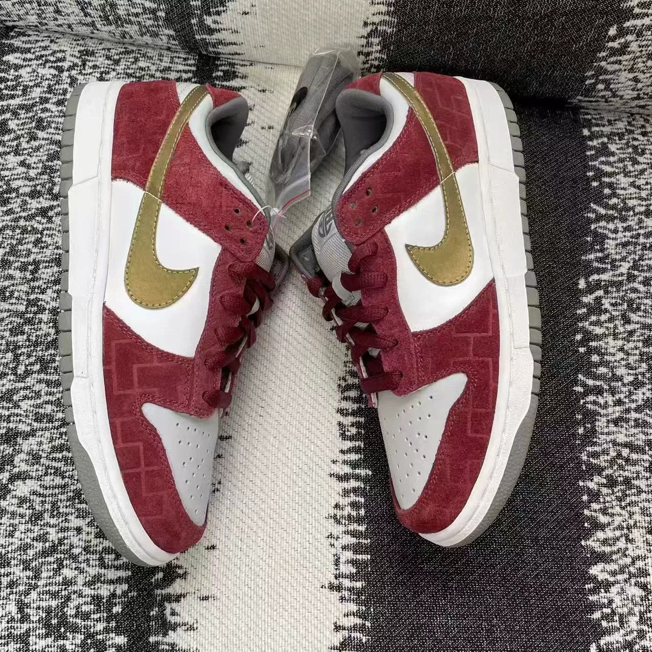 Nike Nike DUNK Red Lowtop Sneakers 8 Men Size US 8 / EU 41 - 4 Thumbnail