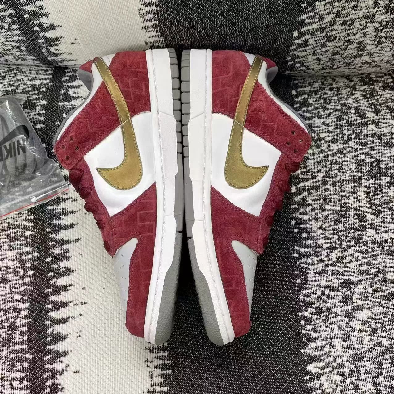 Nike Nike DUNK Red Lowtop Sneakers 8 Men Size US 8 / EU 41 - 3 Thumbnail