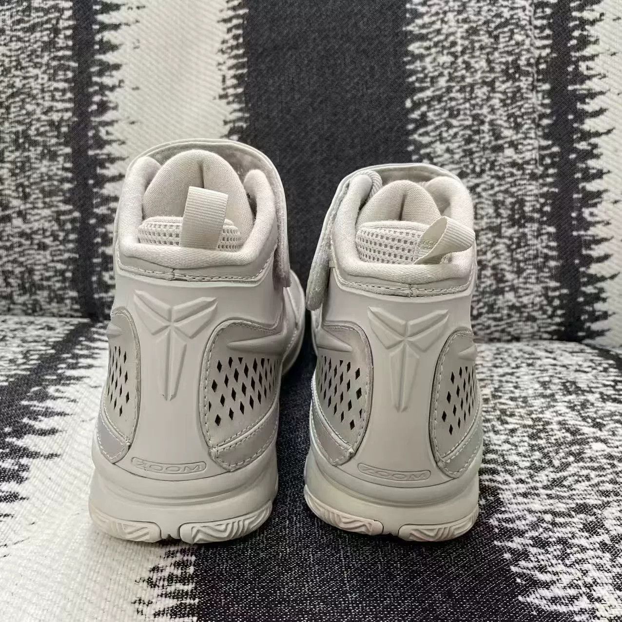 Nike Nike KOBE White Lowtop Sneakers 9 Men Size US 9 / EU 42 - 6 Thumbnail