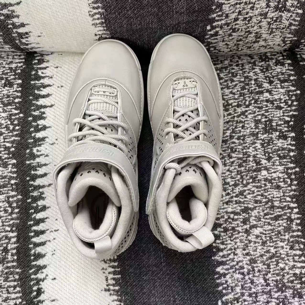 Nike Nike KOBE White Lowtop Sneakers 9 Men Size US 9 / EU 42 - 7 Thumbnail