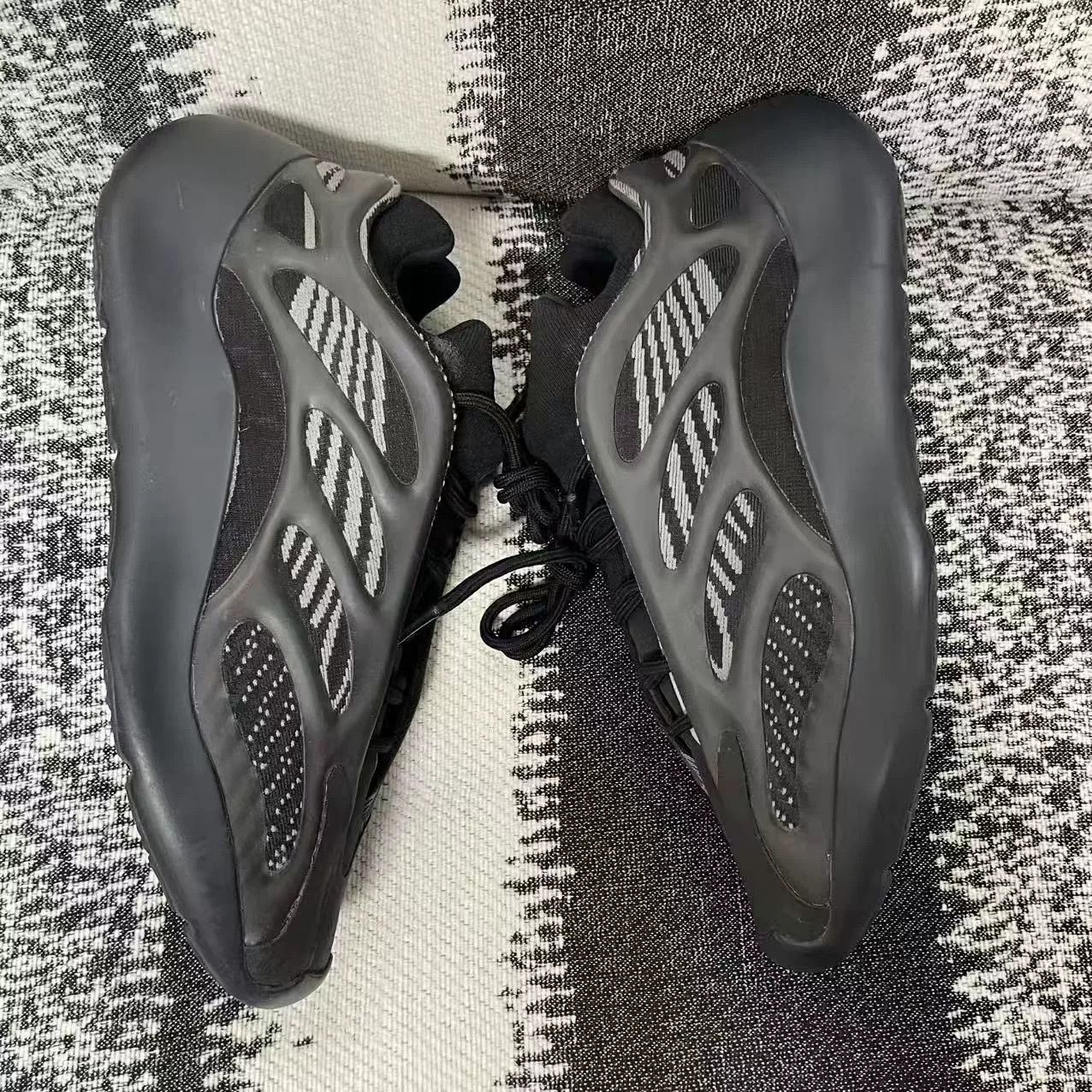 Adidas Adidas YEEZY Black Lowtop Sneakers 9.5 Men Size US 9.5 / EU 42-43 - 4 Thumbnail