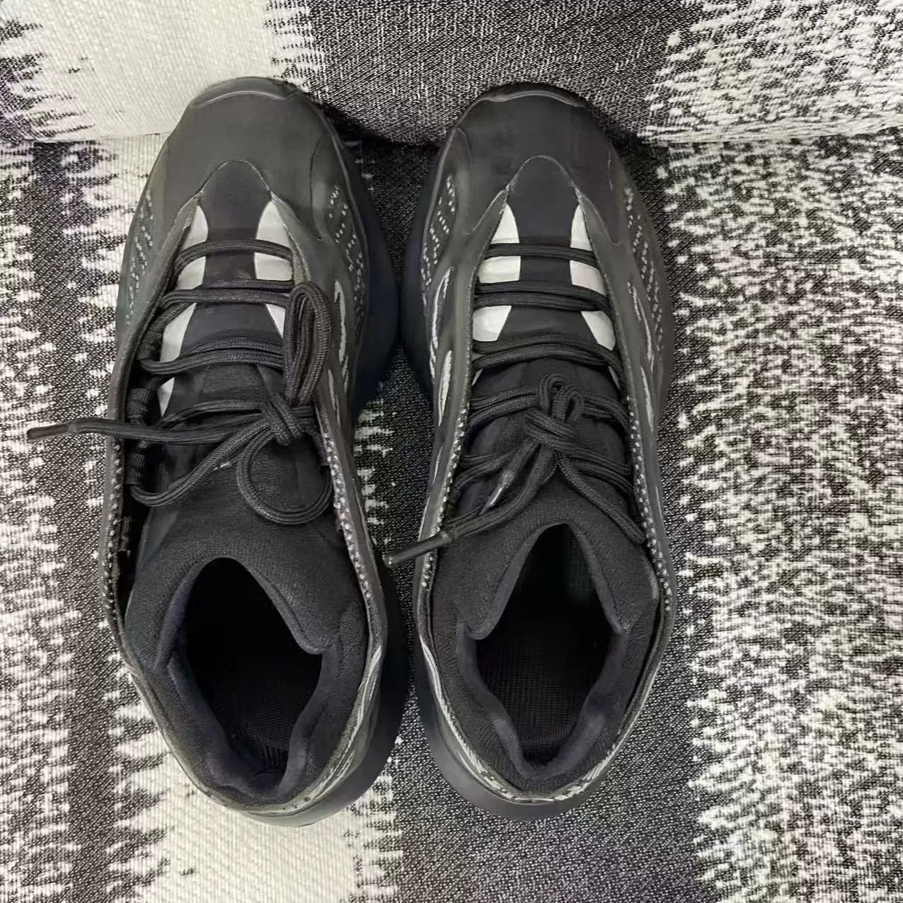 Adidas Adidas YEEZY Black Lowtop Sneakers 9.5 Men Size US 9.5 / EU 42-43 - 6 Thumbnail