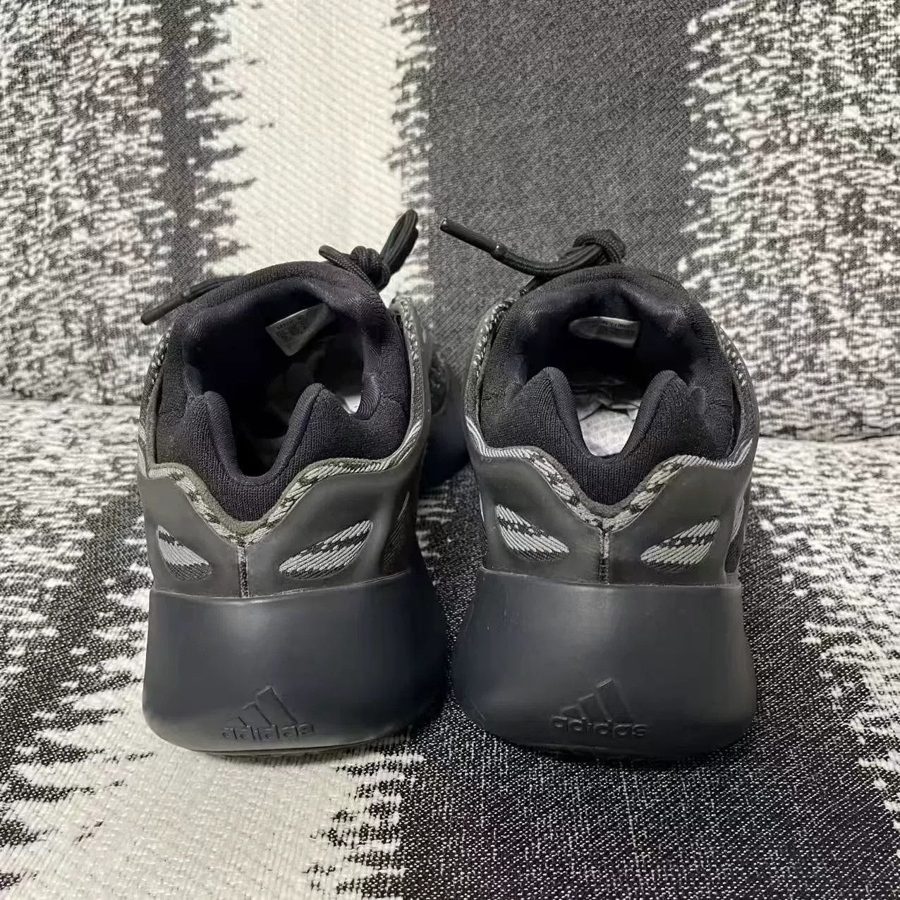 Adidas Adidas YEEZY Black Lowtop Sneakers 9.5 Men Size US 9.5 / EU 42-43 - 5 Thumbnail