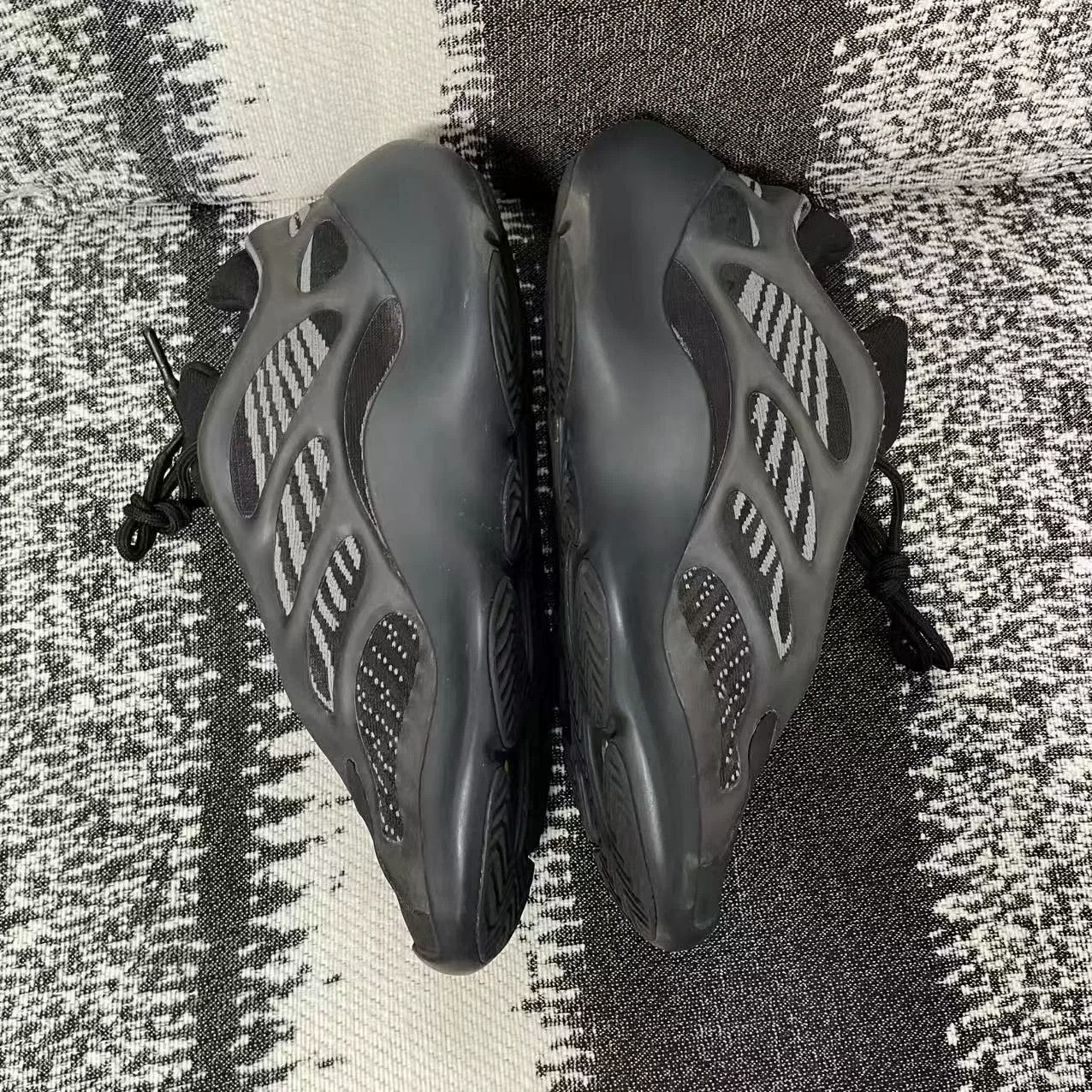 Adidas Adidas YEEZY Black Lowtop Sneakers 9.5 Men Size US 9.5 / EU 42-43 - 3 Thumbnail