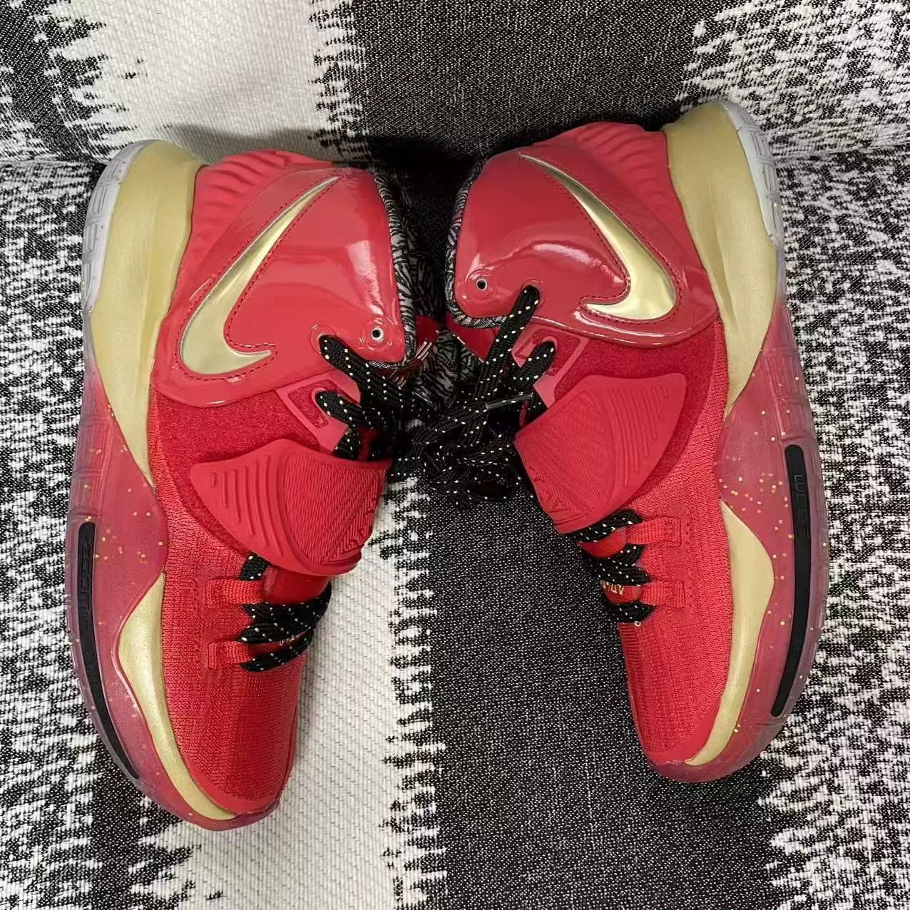 Nike Nike KYRIE Red Lowtop Sneakers 5.5 Men Size US 5.5 / EU 38 - 4 Thumbnail