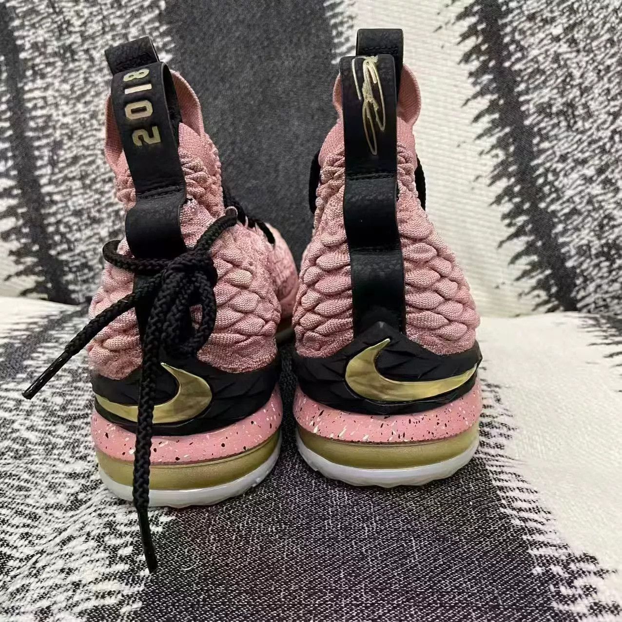 Nike Nike LEBRON Pink Lowtop Sneakers 8 Men Size US 8 / EU 41 - 6 Thumbnail