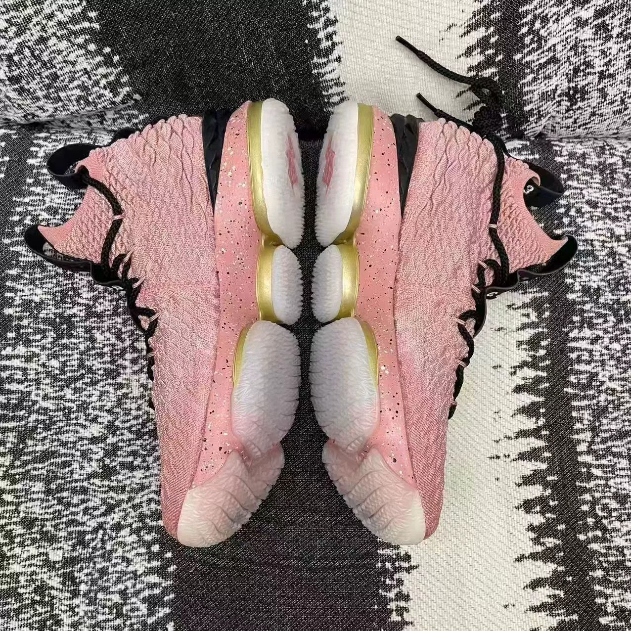 Nike Nike LEBRON Pink Lowtop Sneakers 8 Men Size US 8 / EU 41 - 4 Thumbnail
