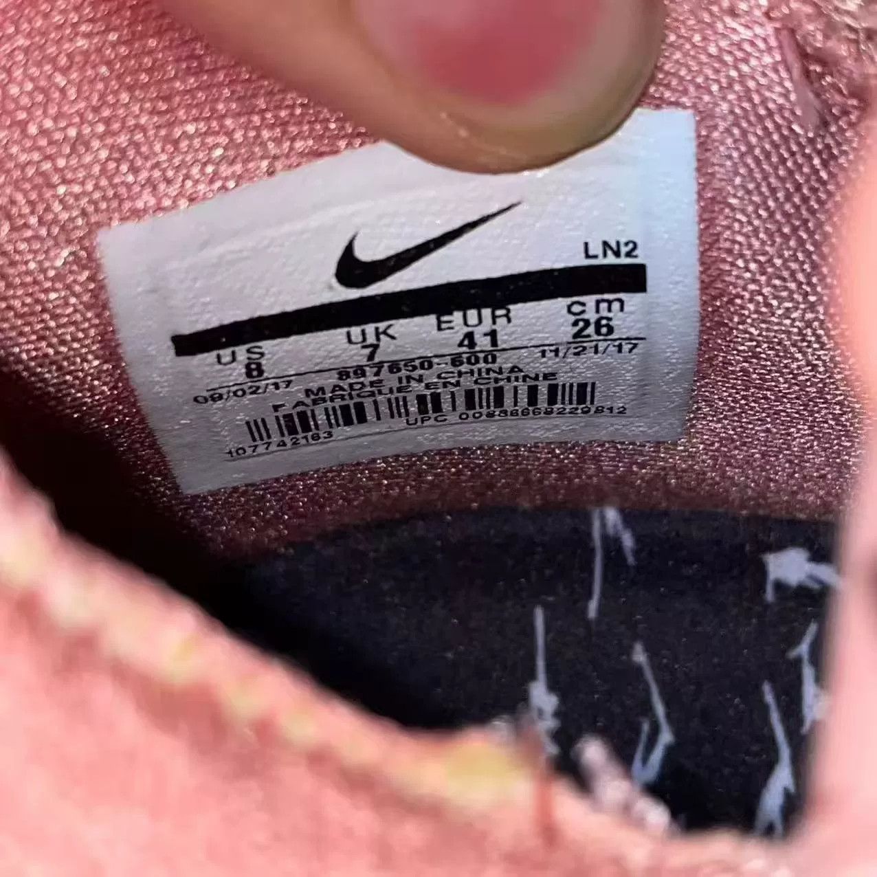 Nike Nike LEBRON Pink Lowtop Sneakers 8 Men Size US 8 / EU 41 - 9 Thumbnail