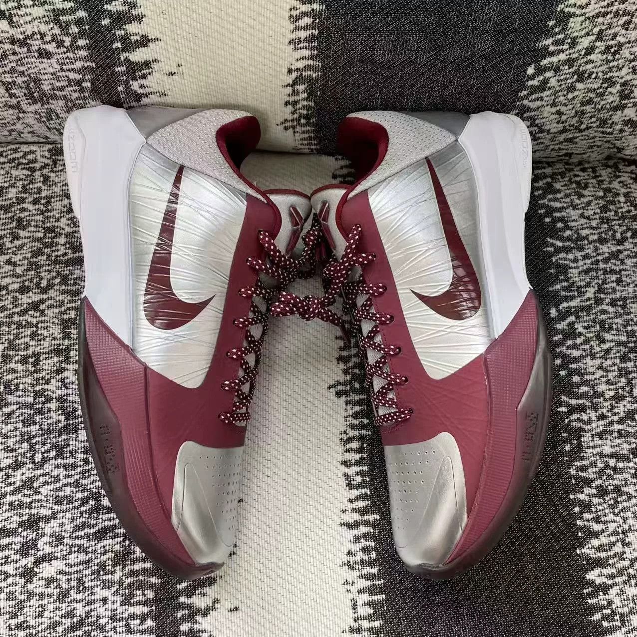 Nike Nike KOBE Red Lowtop Sneakers 11 Men Size US 11 / EU 44 - 4 Thumbnail