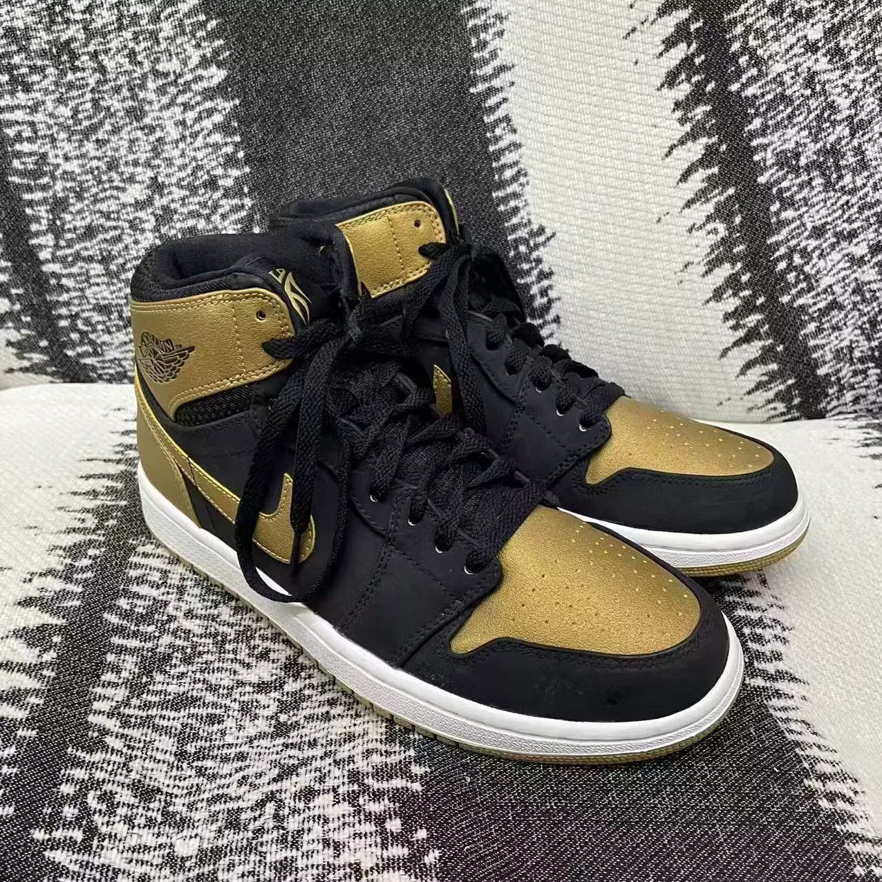 Jordan Brand Jordan Brand AIR JORDAN Yellow Lowtop Sneakers 9 Men Size US 9 / EU 42 - 3 Thumbnail