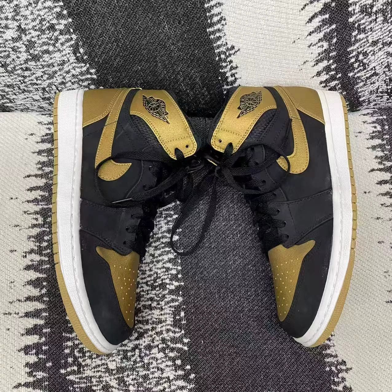 Jordan Brand Jordan Brand AIR JORDAN Yellow Lowtop Sneakers 9 Men Size US 9 / EU 42 - 5 Thumbnail