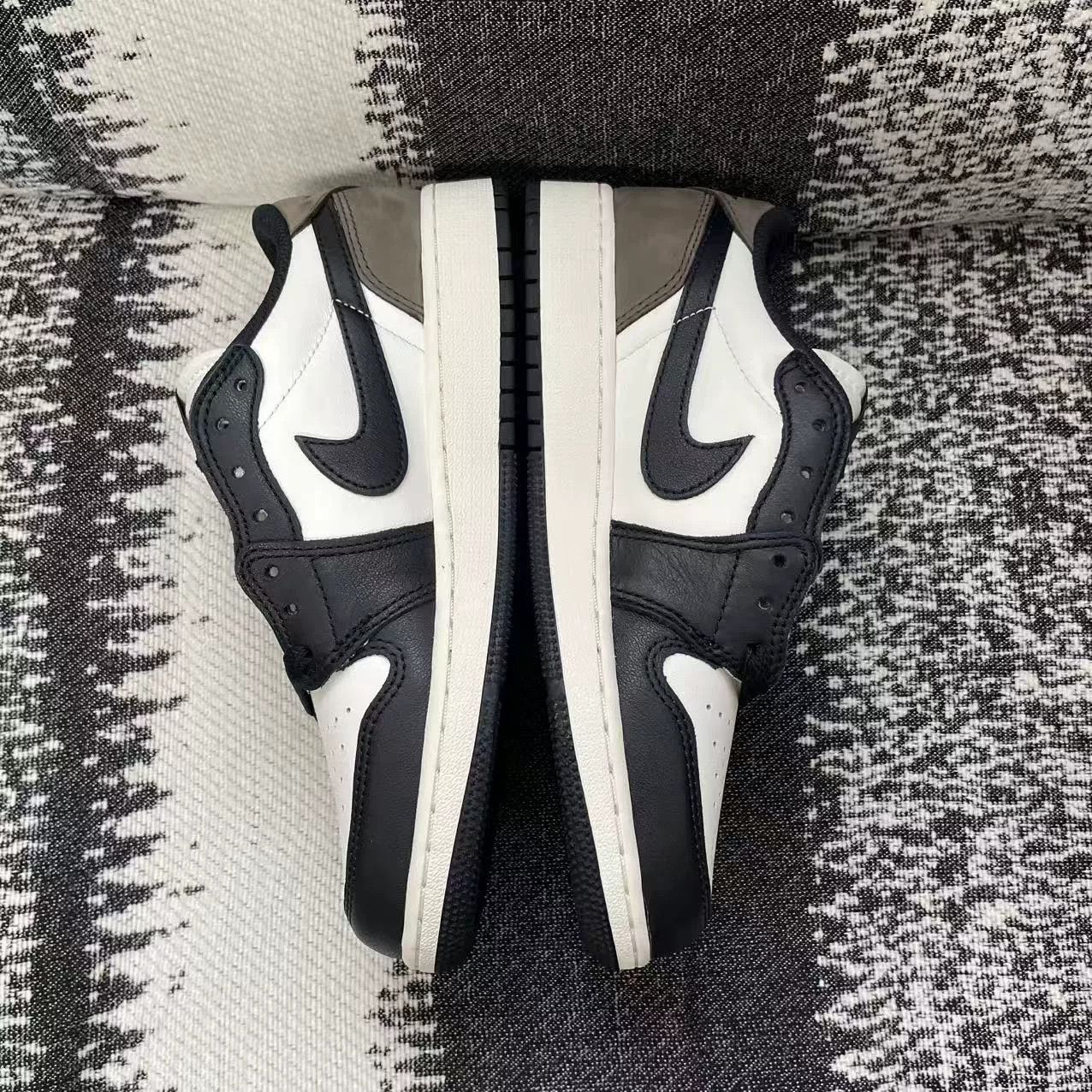 Jordan Brand Jordan Brand AIR JORDAN Black Lowtop Sneakers 5.5 Men Size US 5.5 / EU 38 - 3 Thumbnail