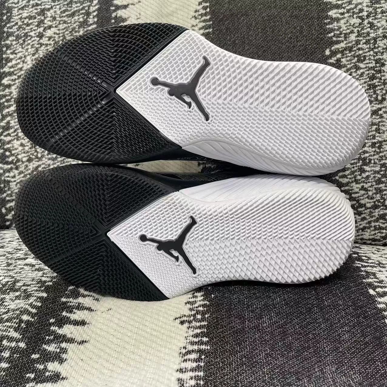 Jordan Brand Jordan Brand Black Lowtop Sneakers 9 Men Size US 9 / EU 42 - 8 Thumbnail