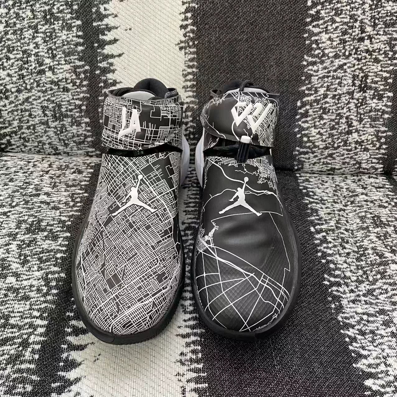 Jordan Brand Jordan Brand Black Lowtop Sneakers 9 Men Size US 9 / EU 42 - 2 Thumbnail