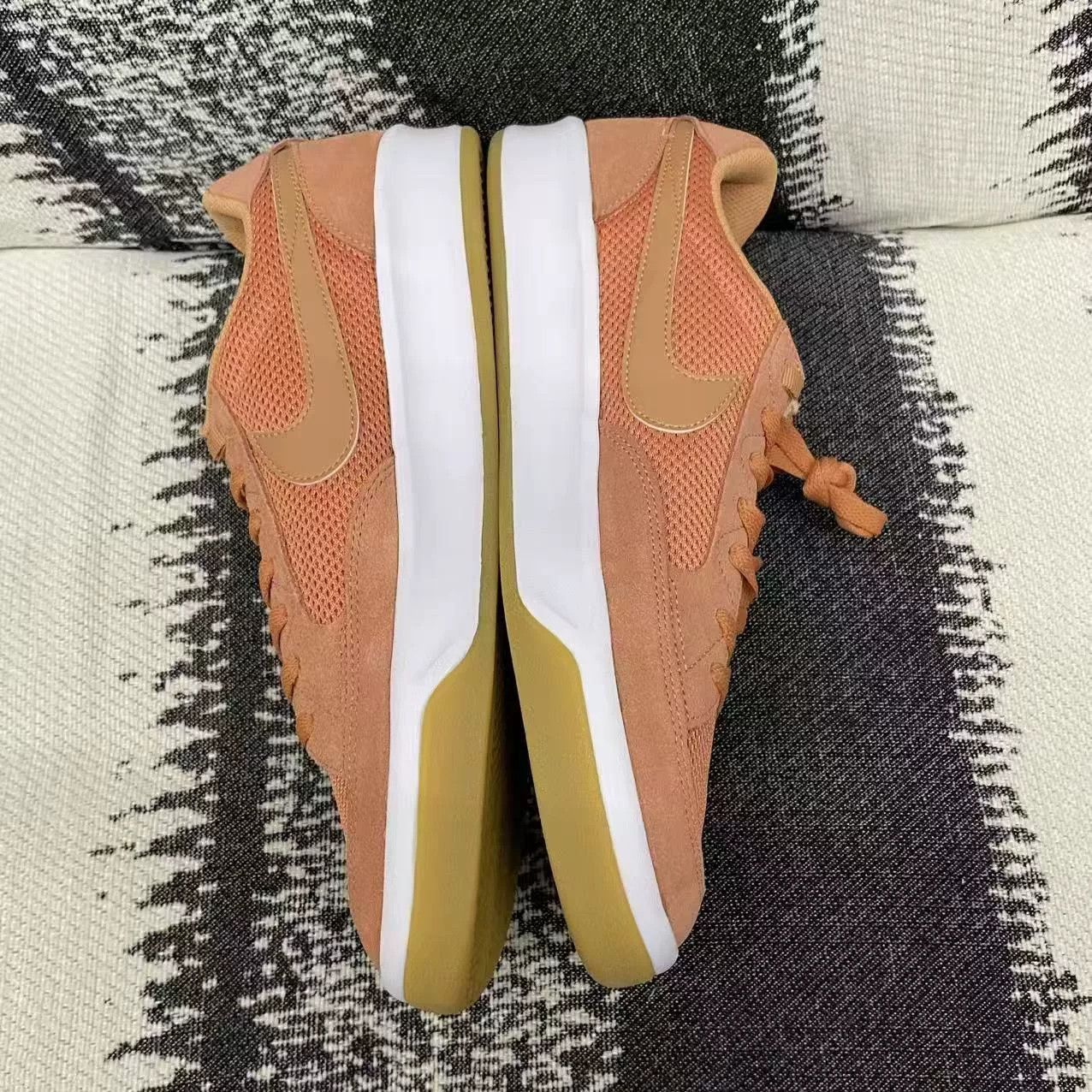 Nike Nike Canvas Orange Lowtop Sneakers 13 Men Size US 13 / EU 46 - 3 Thumbnail