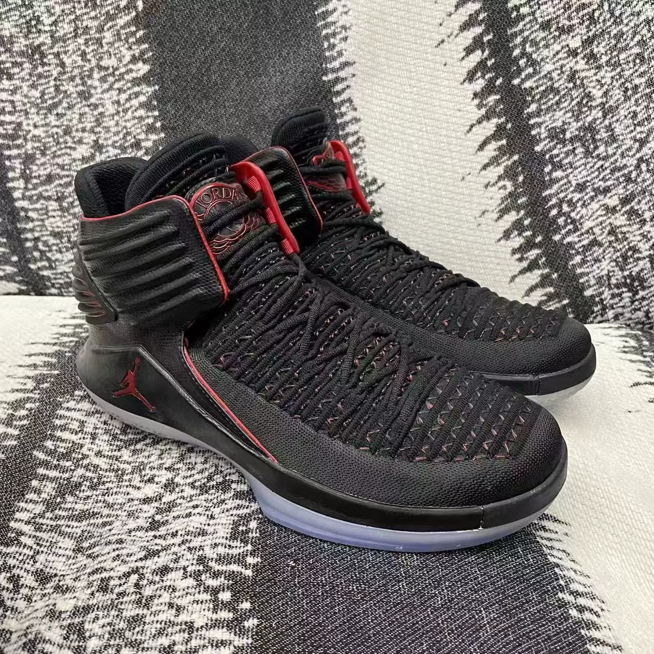 Jordan Brand Jordan Brand AIR JORDAN Black Lowtop Sneakers 9 Men Size US 9 / EU 42 - 3 Thumbnail