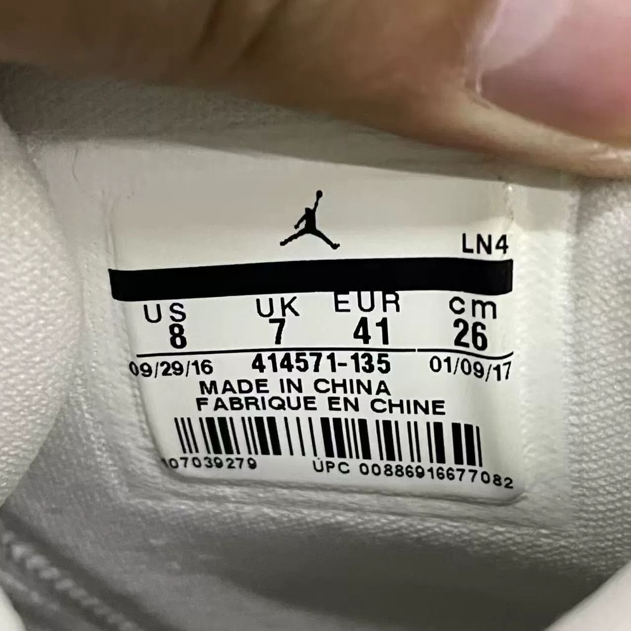 Jordan Brand Jordan Brand AIR JORDAN White Lowtop Sneakers 8 Men Size US 8 / EU 41 - 9 Thumbnail