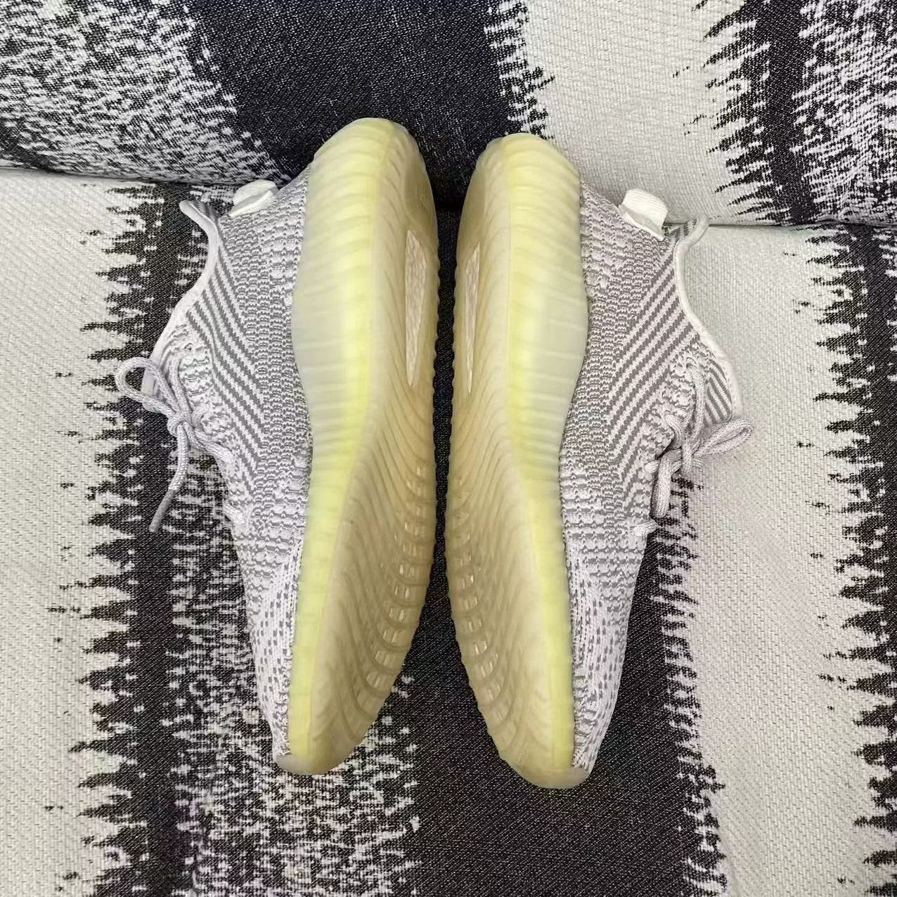 Adidas Adidas YEEZY White Lowtop Sneakers 12 Men Size US 12 / EU 45 - 4 Thumbnail