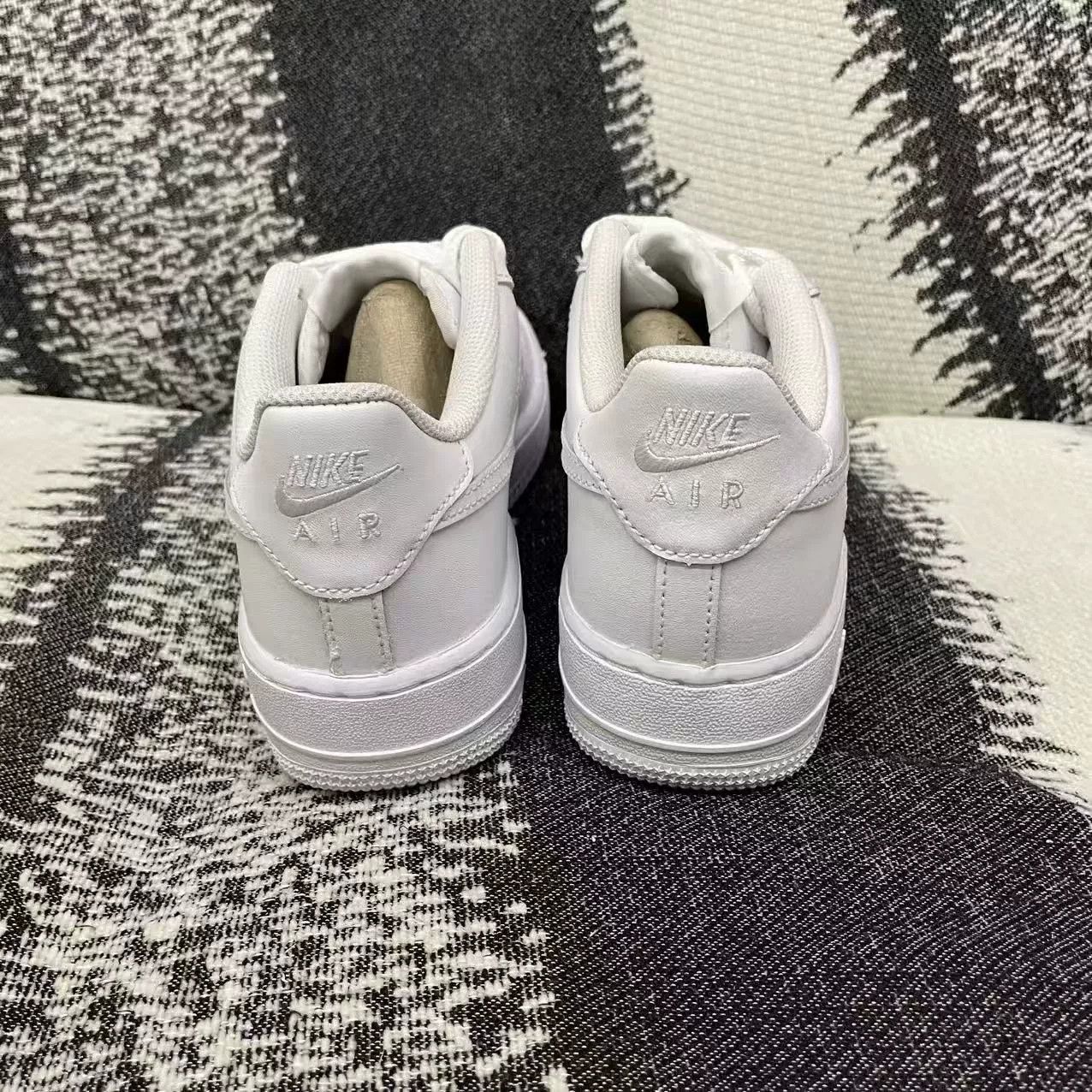 Nike Nike AIR FORCE 1 White Lowtop Sneakers 5.5 Men Size US 5.5 / EU 38 - 5 Thumbnail