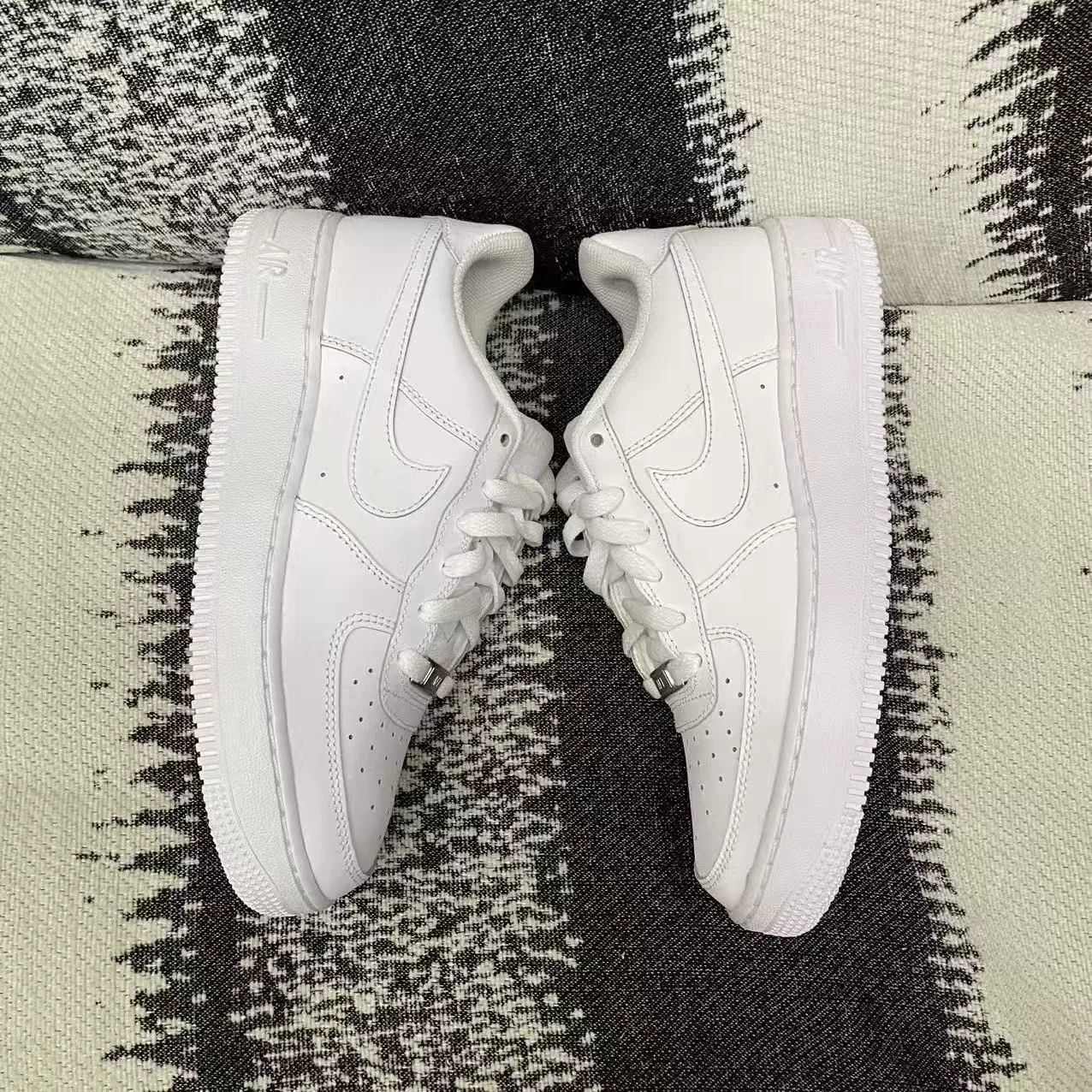 Nike Nike AIR FORCE 1 White Lowtop Sneakers 5.5 Men Size US 5.5 / EU 38 - 4 Thumbnail