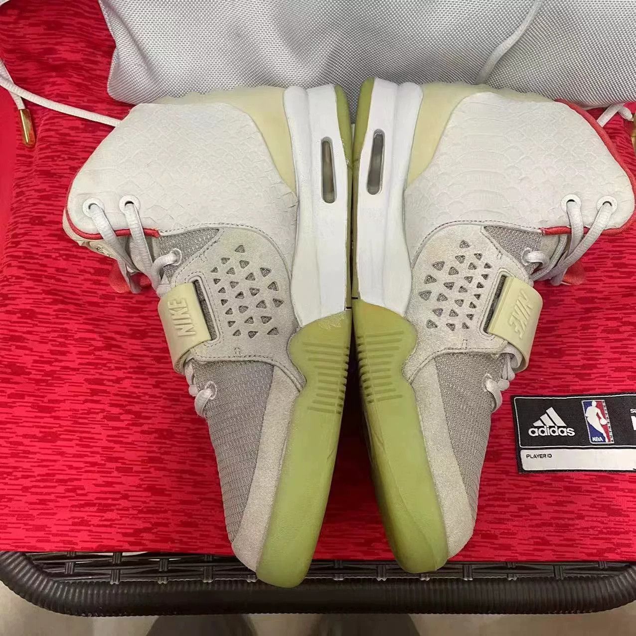 Adidas Adidas YEEZY White Lowtop Sneakers 10 Men Size US 10 / EU 43 - 4 Thumbnail