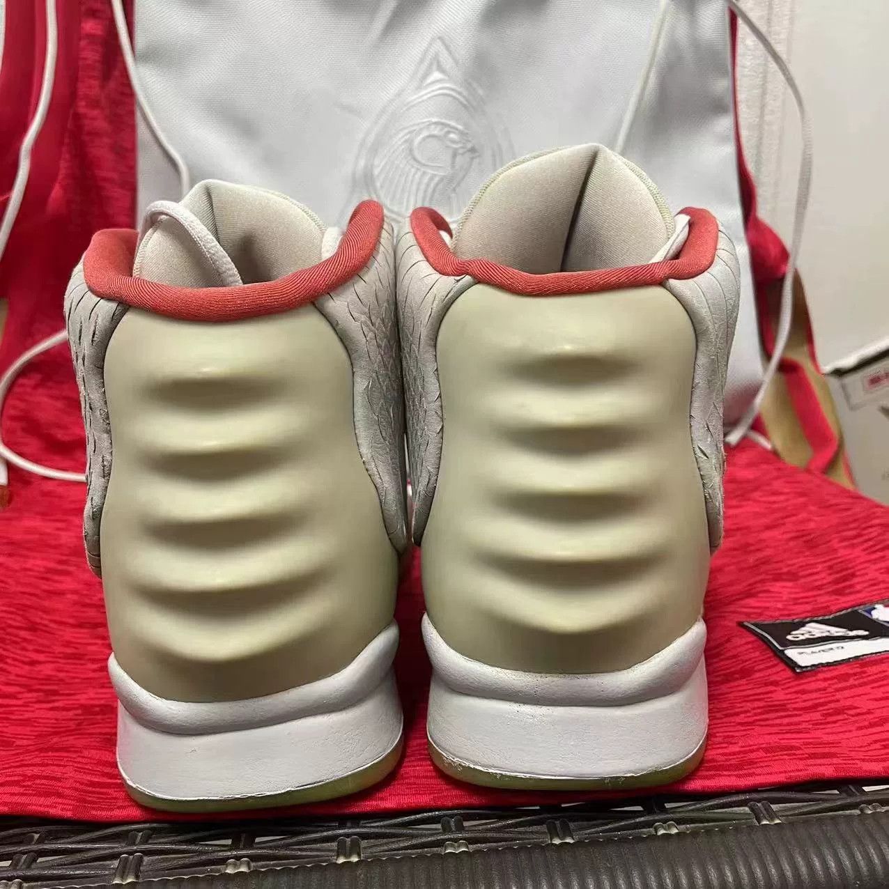 Adidas Adidas YEEZY White Lowtop Sneakers 10 Men Size US 10 / EU 43 - 6 Thumbnail
