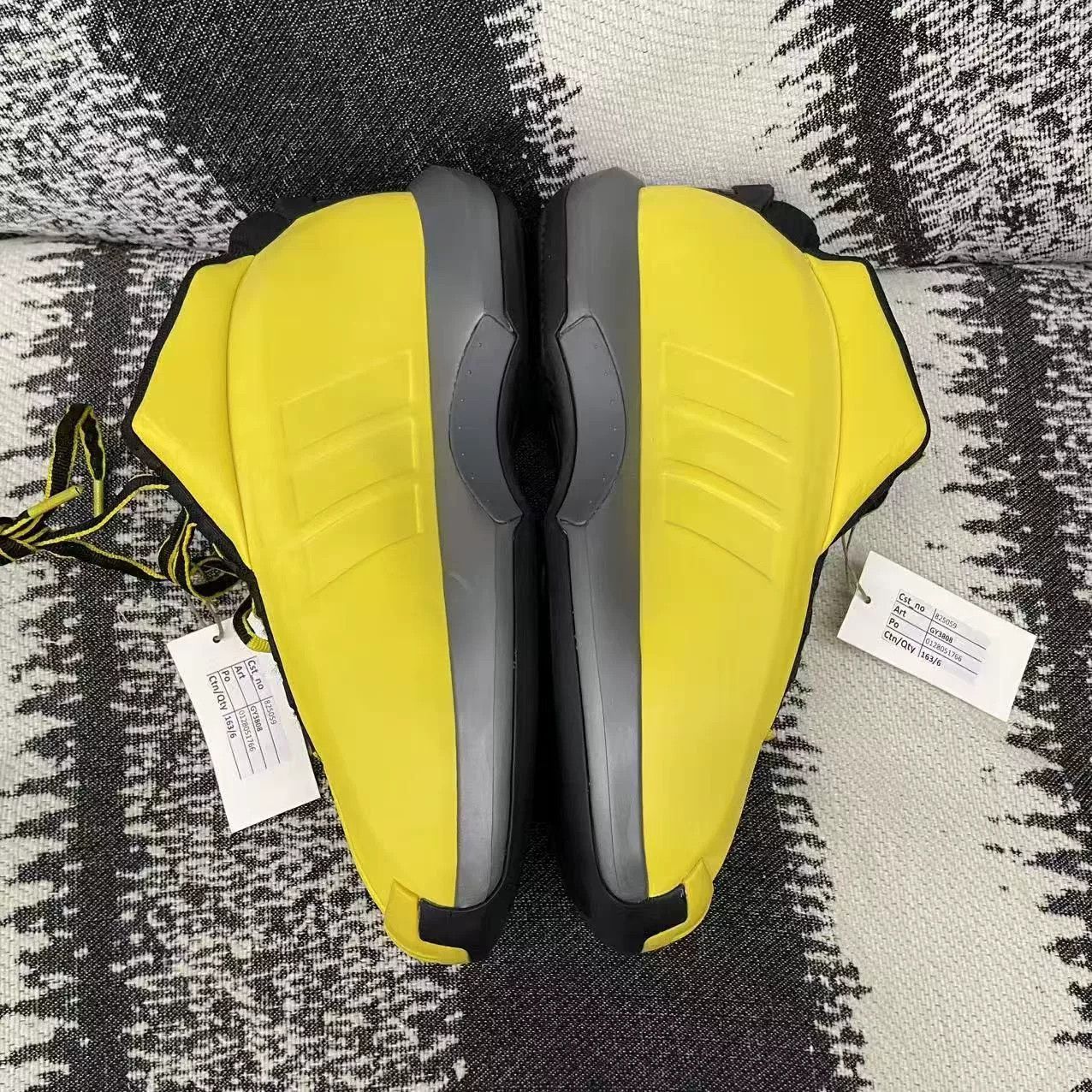 Adidas Adidas KOBE Yellow Lowtop Sneakers 9.5 Men Size US 9.5 / EU 42-43 - 4 Thumbnail