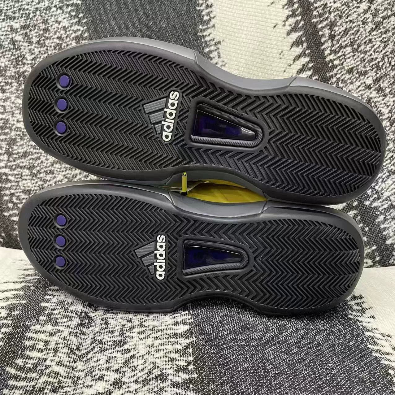 Adidas Adidas KOBE Yellow Lowtop Sneakers 9.5 Men Size US 9.5 / EU 42-43 - 8 Thumbnail