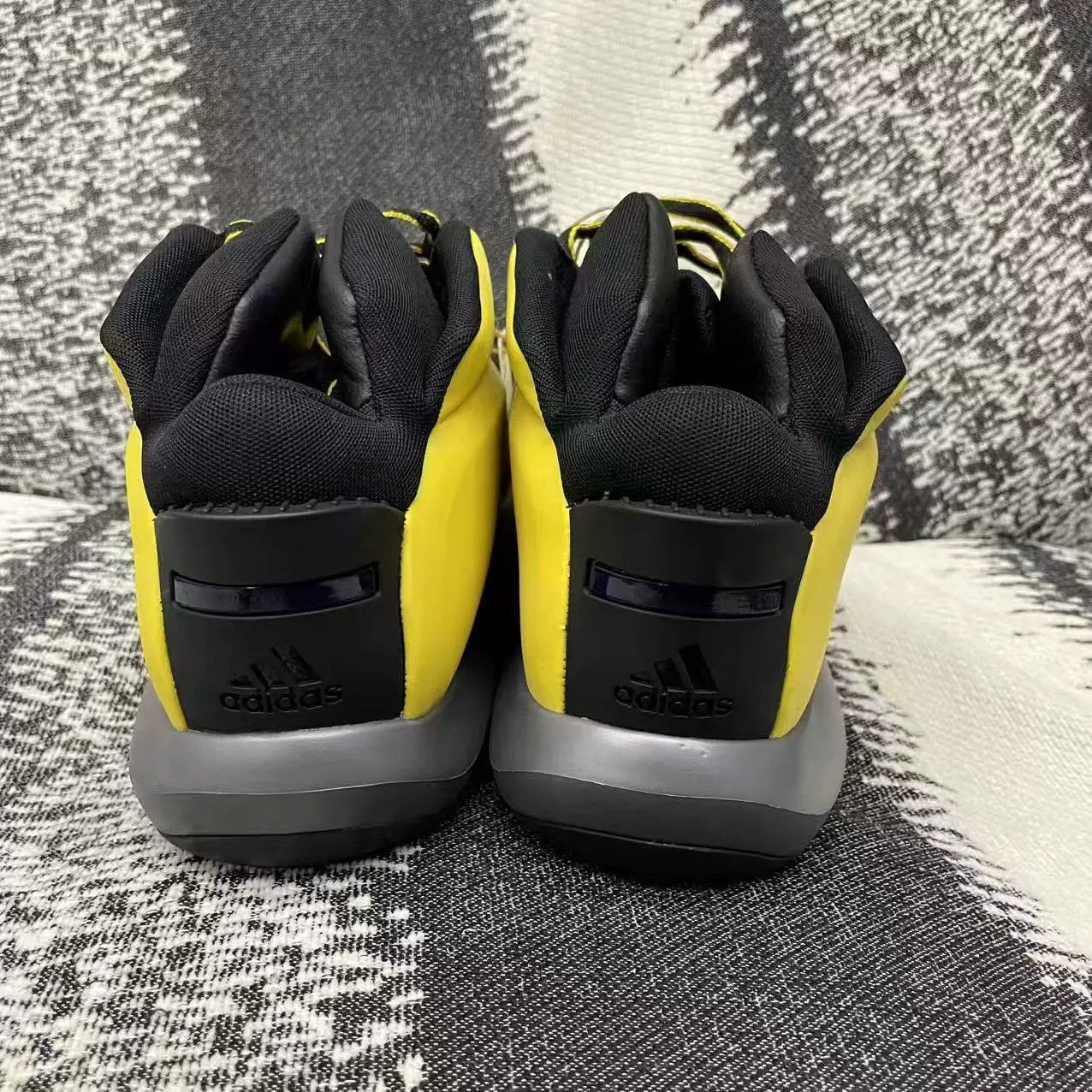 Adidas Adidas KOBE Yellow Lowtop Sneakers 9.5 Men Size US 9.5 / EU 42-43 - 6 Thumbnail