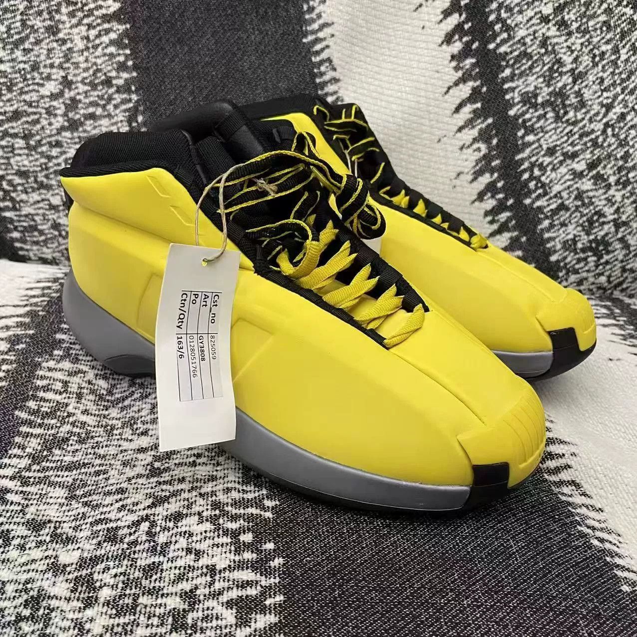 Adidas Adidas KOBE Yellow Lowtop Sneakers 9.5 Men Size US 9.5 / EU 42-43 - 3 Thumbnail