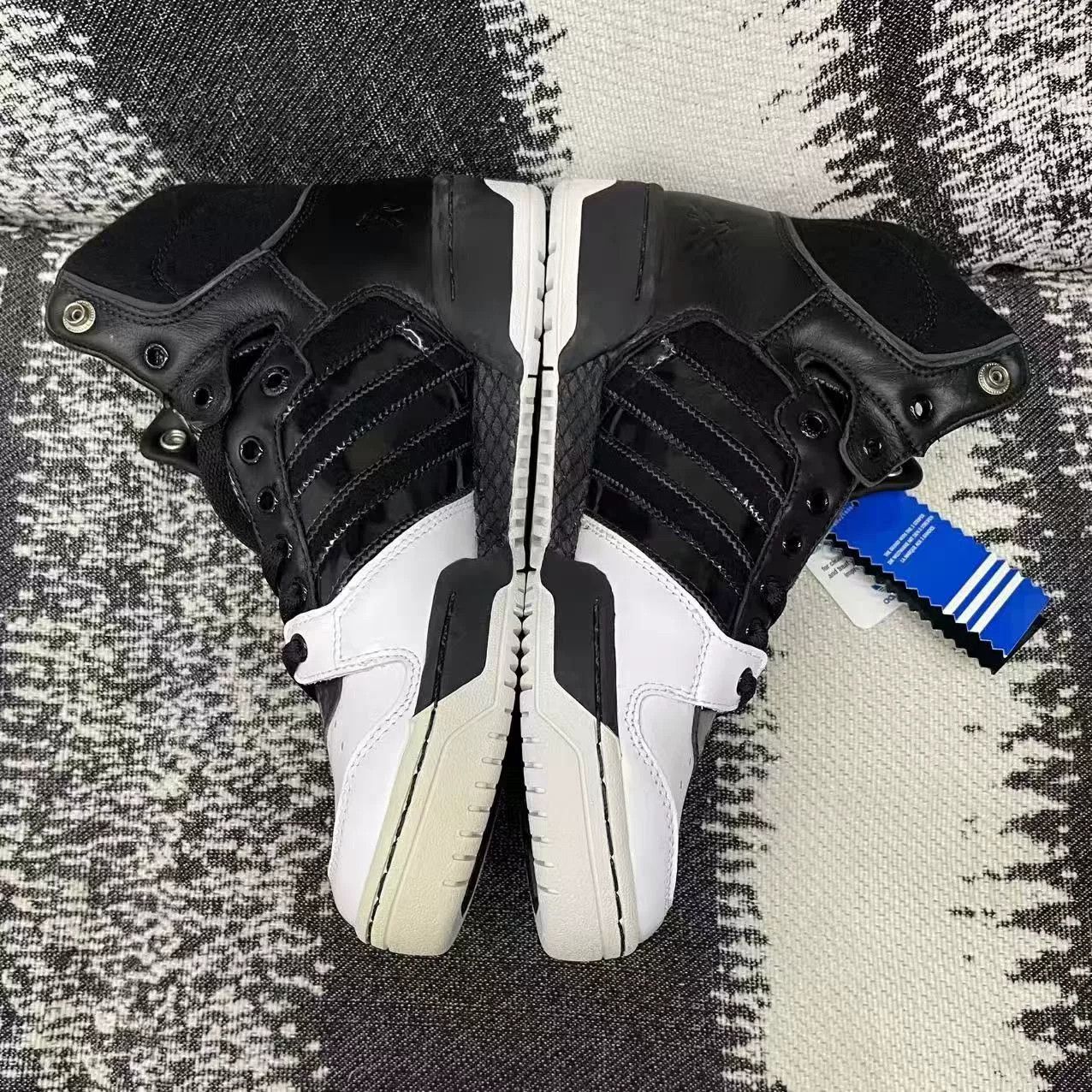 Adidas Adidas Black Lowtop Sneakers 6 Men Size US 6 / EU 39 - 3 Thumbnail