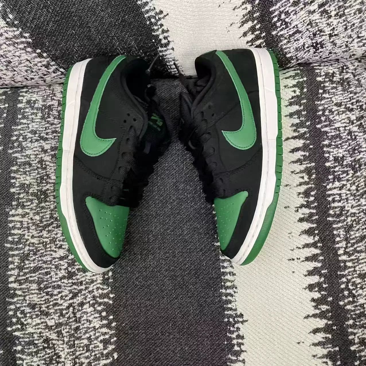 Nike Nike DUNK Green Lowtop Sneakers 5.5 Men Size US 5.5 / EU 38 - 4 Thumbnail