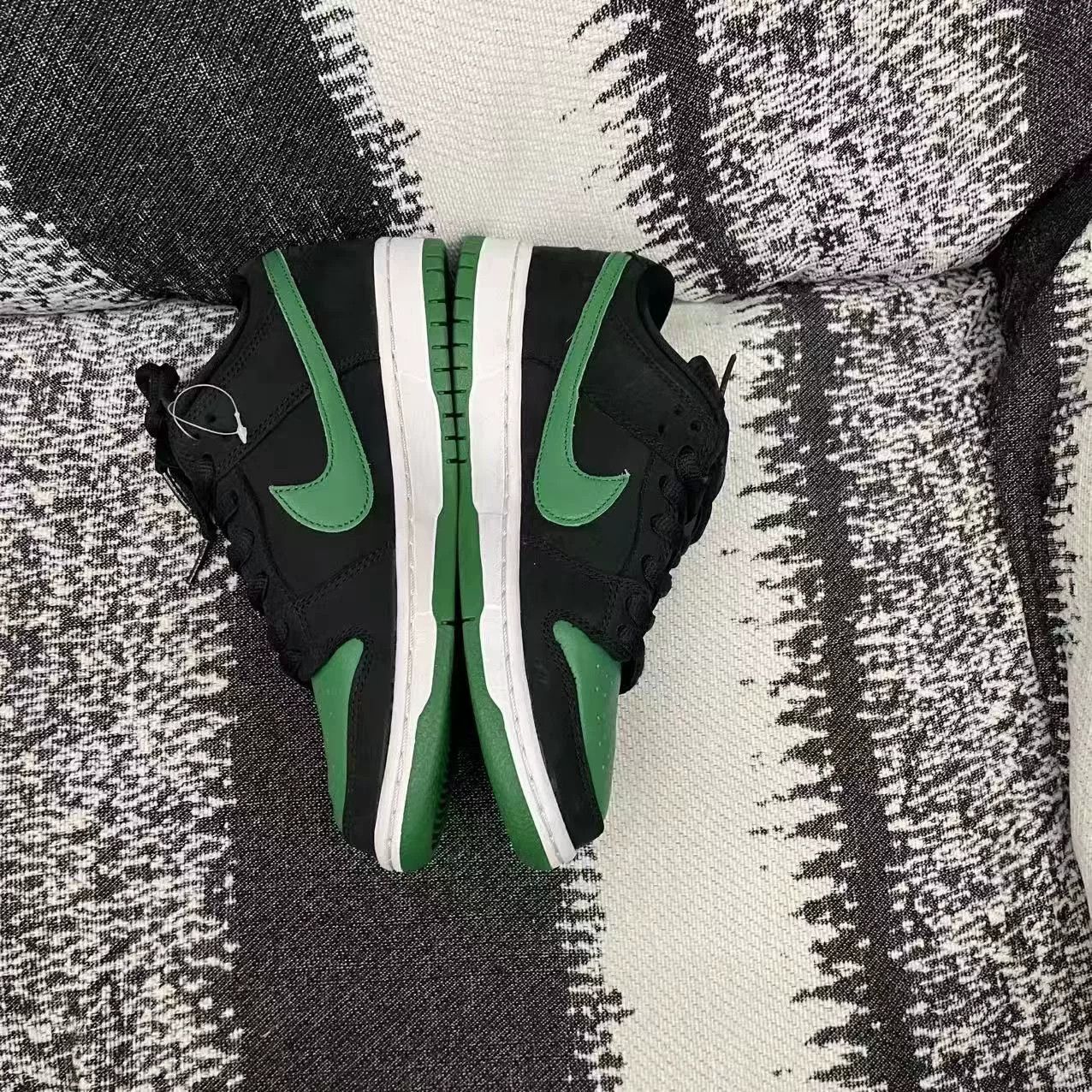 Nike Nike DUNK Green Lowtop Sneakers 5.5 Men Size US 5.5 / EU 38 - 3 Thumbnail
