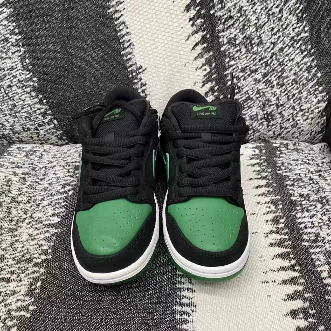Nike Nike DUNK Green Lowtop Sneakers 5.5 Men Size US 5.5 / EU 38 - 2 Thumbnail
