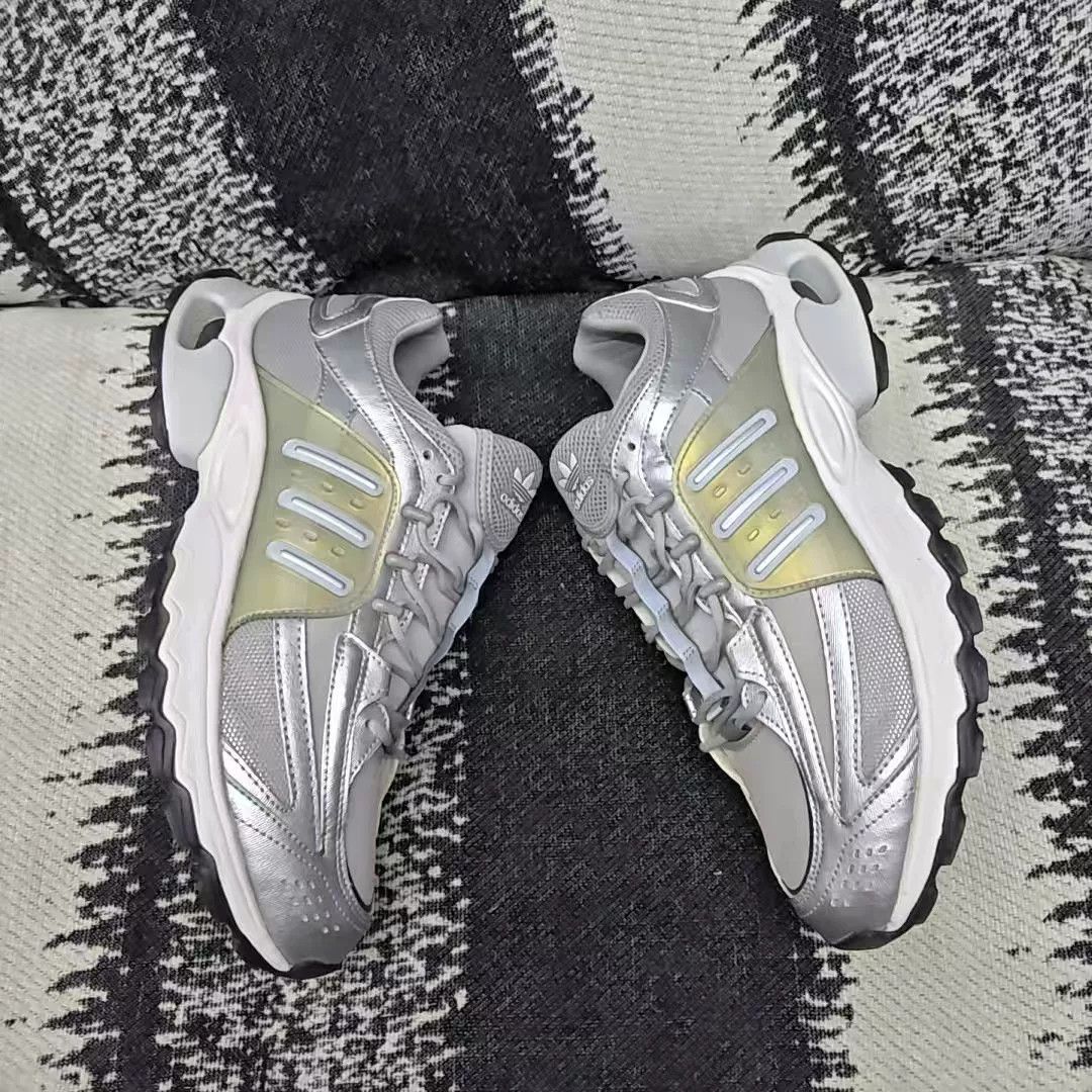 Adidas Adidas Silver Lowtop Sneakers 10 Men Size US 10 / EU 43 - 5 Thumbnail