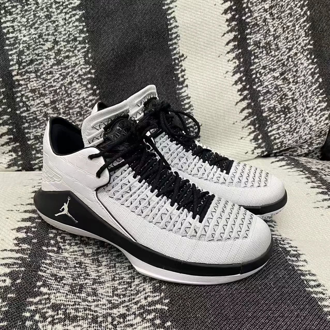 Jordan Brand Jordan Brand AIR JORDAN Black Lowtop Sneakers 8 Men Size US 8 / EU 41 - 3 Thumbnail