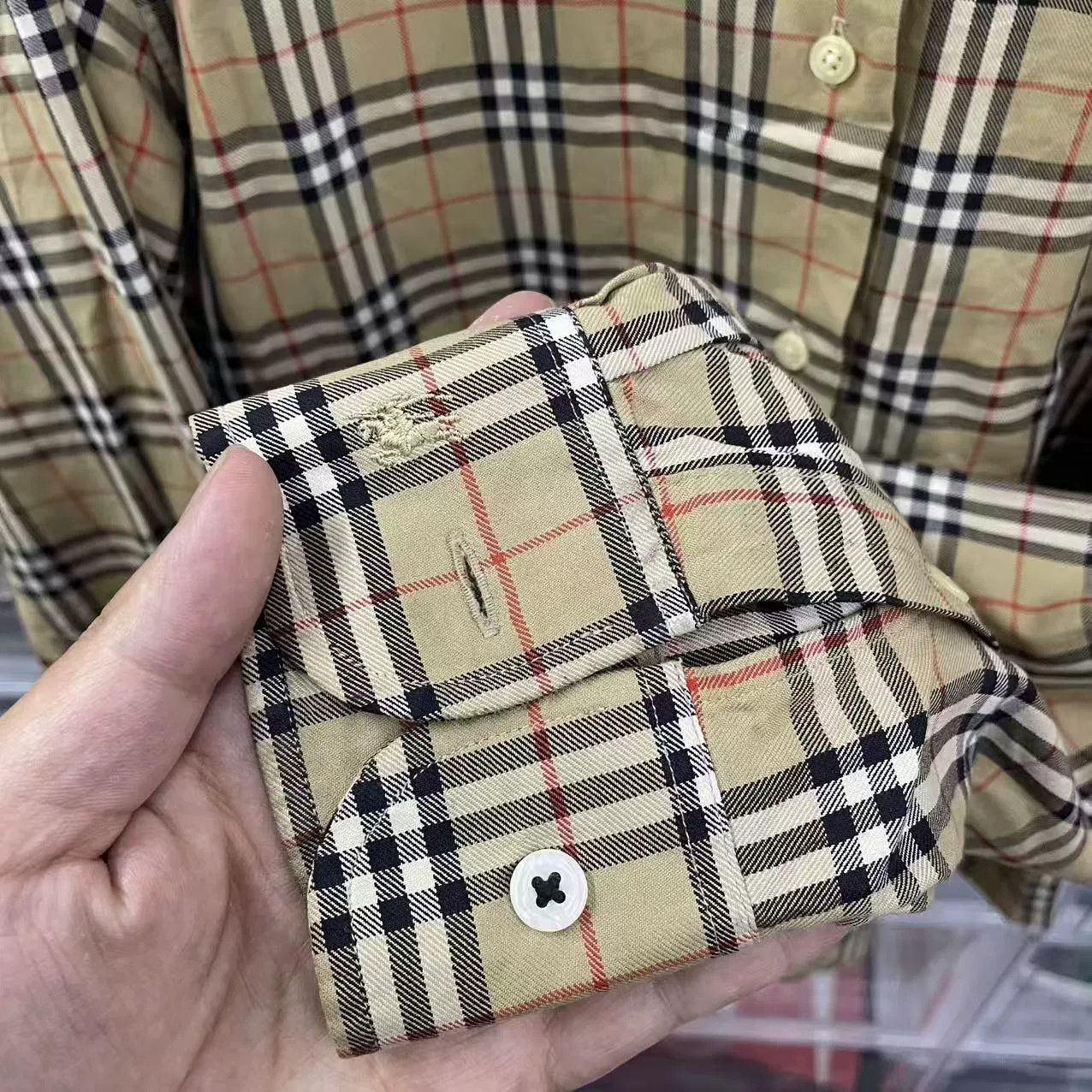 Burberry Burberry Retro Plaid Beige T-Shirt S Women Size S / US 4 / IT 40 - 7 Thumbnail