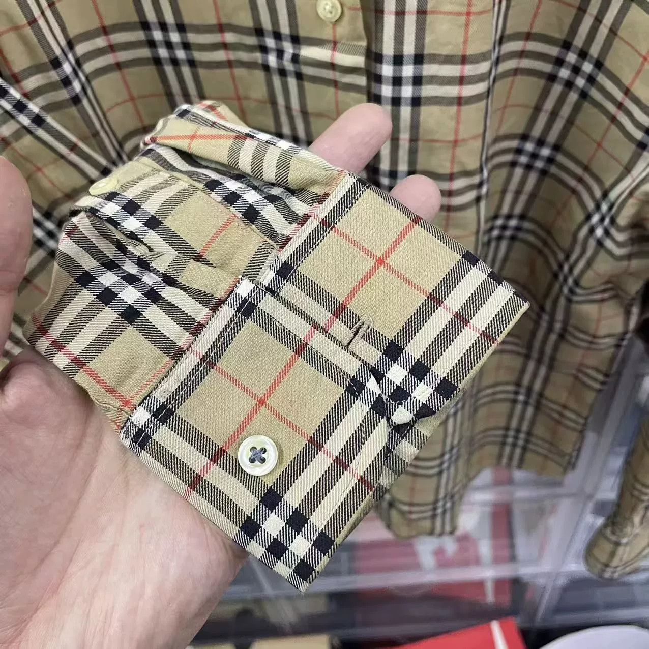 Burberry Burberry Retro Plaid Beige T-Shirt S Women Size S / US 4 / IT 40 - 6 Thumbnail