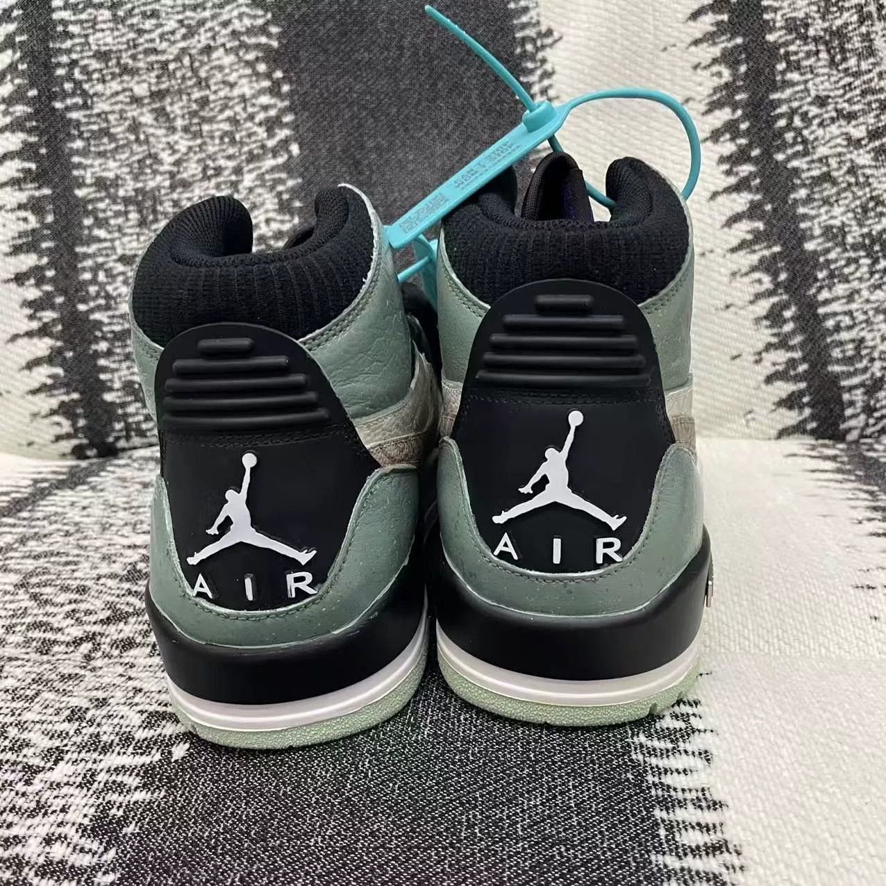 Jordan Brand Jordan Brand AIR JORDAN Black Lowtop Sneakers 9.5 Men Size US 9.5 / EU 42-43 - 5 Thumbnail