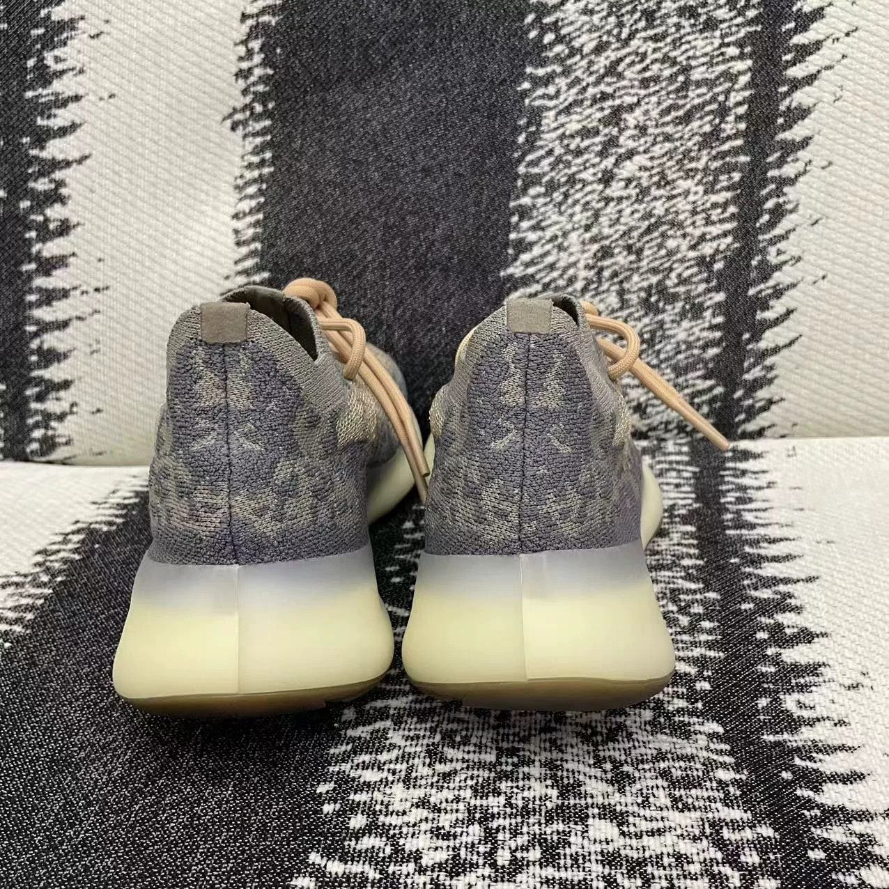 Adidas Adidas YEEZY Gray Lowtop Sneakers 5.5 Men Size US 5.5 / EU 38 - 5 Thumbnail