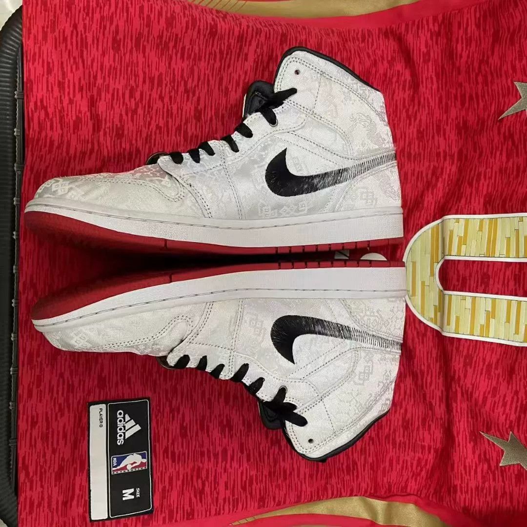 Jordan Brand Jordan Brand AIR JORDAN White Hitop Sneakers 11 Men Size US 11 / EU 44 - 4 Thumbnail