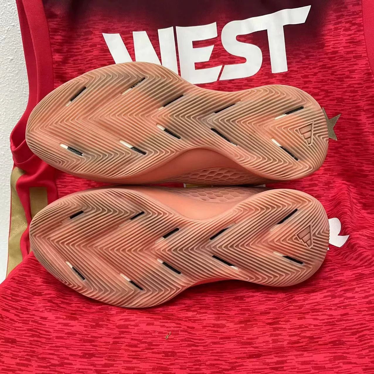 Adidas Adidas Pink Lowtop Sneakers 9 Men Size US 9 / EU 42 - 8 Thumbnail