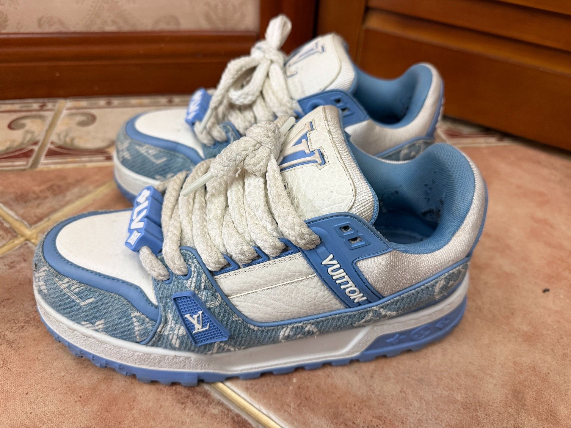 Louis Vuitton LV Trainer Maxi White Blue Sneakers Size US 9 / EU 42 - 2 Thumbnail