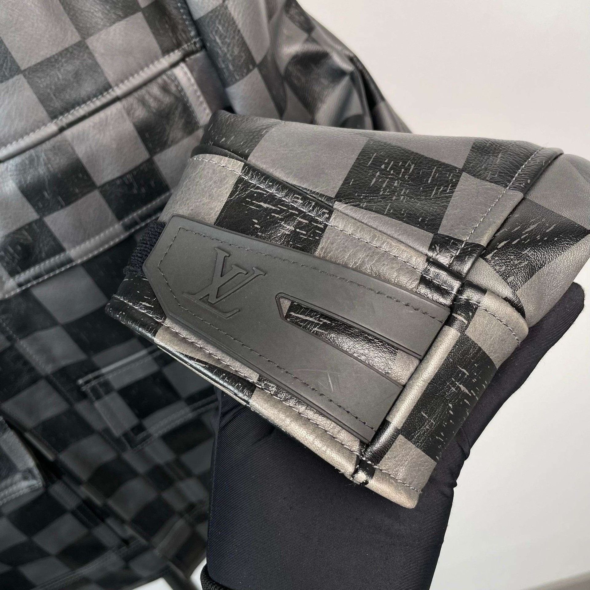 Louis Vuitton Louis Vuitton Checkered Leather Jacket Size US S / EU 44-46 / 1 - 5 Thumbnail