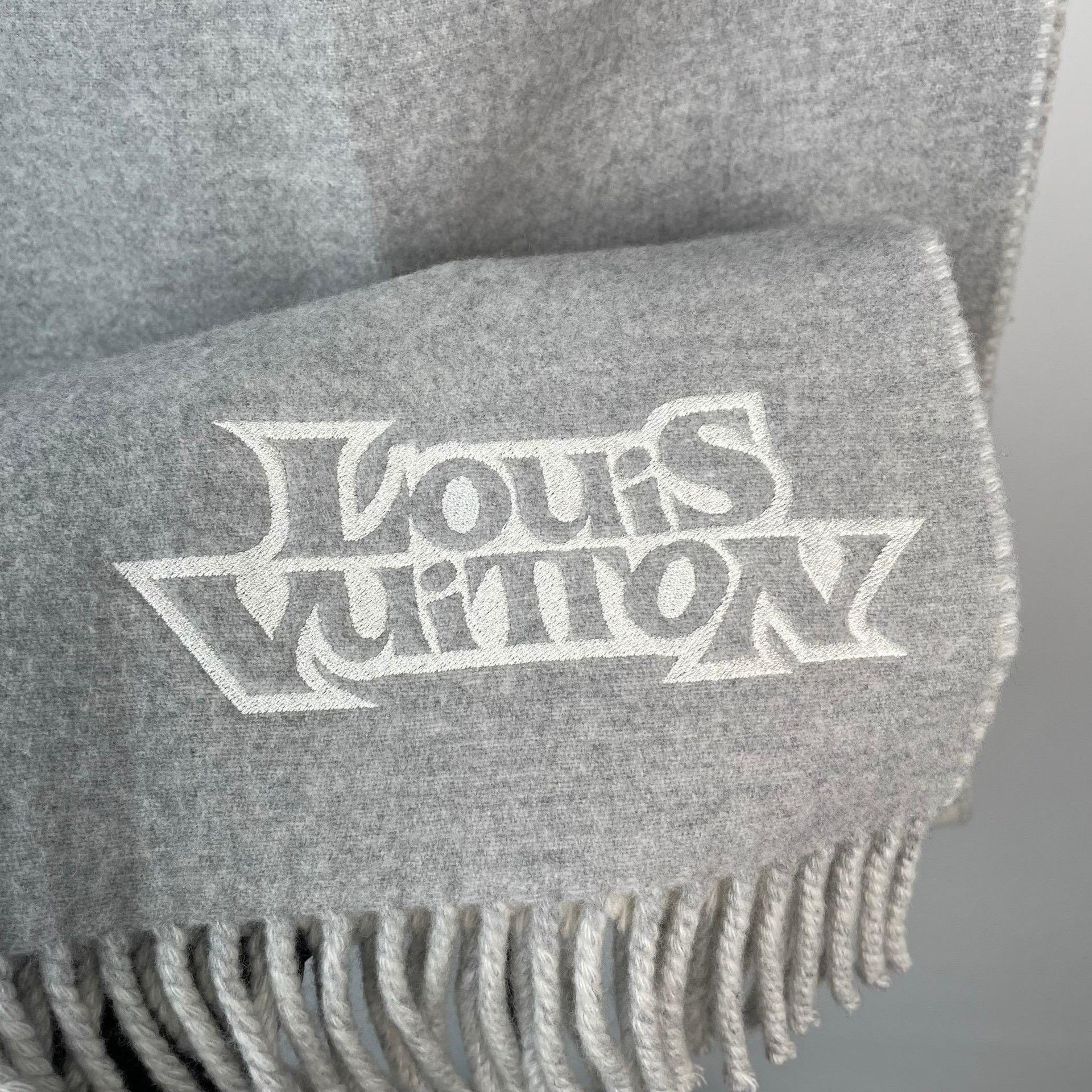 Louis Vuitton Louis Vuitton Houndstooth Fringe Logo Scarf Size ONE SIZE - 2 Thumbnail